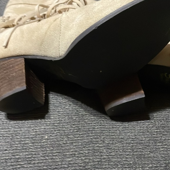 Suede boots with fringe. - Picture 4 of 6